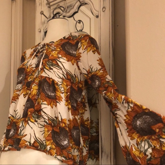 Umgee Tops - UMGEE🌻Sunflower boho peplum flare sleeve top Sz:S